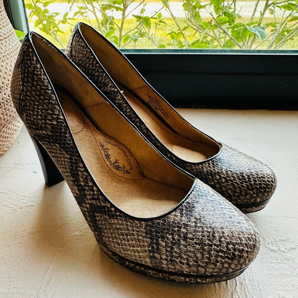 Sofft Leather Elegant Snakeskin Patterned Heels Dressy Career Size 9.5